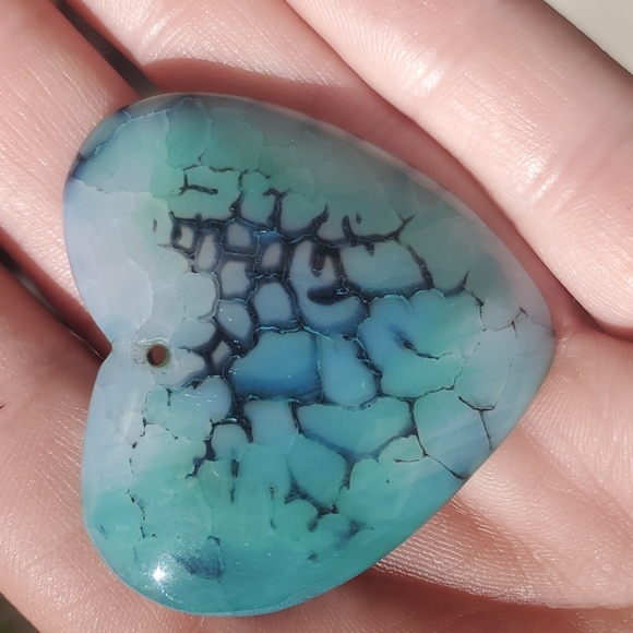 New Green and Black Dragon Veins Agate Carved Heart Shaped Pendant. - Picture 6 of 6